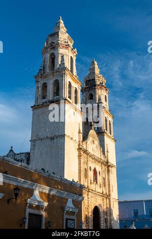 Cathédrale notre-Dame de l'Immaculée conception, ville fortifiée historique de Campeche, site du patrimoine mondial de l'UNESCO, Campeche, Mexique, Amérique du Nord Banque D'Images