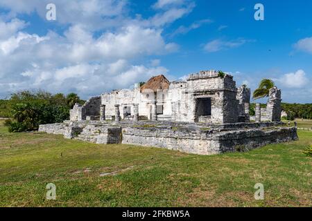 Ville fortifiée maya pré-colombienne de Tulum, Quintana Roo, Mexique, Amérique du Nord Banque D'Images
