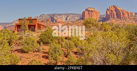 House of Apache Fire dans le parc national de Red Rock avec Cathedral Rock en arrière-plan, Sedona, Arizona, États-Unis d'Amérique, Amérique du Nord Banque D'Images