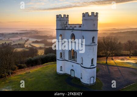 Lever du soleil à Haldon Belvedere (Château du Lawrence) en hiver, Devon, Angleterre, Royaume-Uni, Europe Banque D'Images