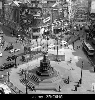 Piccadilly Circus, Londres en 1971 Banque D'Images