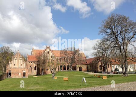 Cour intérieure de l'ancien monastère cistercien Chorin en Allemagne. Vue du sud Banque D'Images