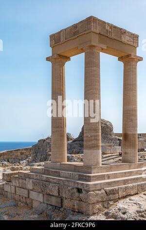 Les ruines des psithyros de stoa à l'acropole de Lindos sur l'île grecque de Rhodes. Banque D'Images