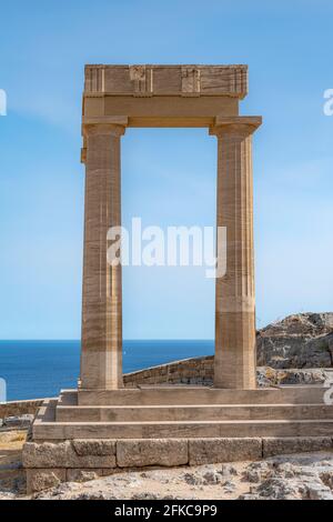 Les ruines des psithyros de stoa à l'acropole de Lindos sur l'île grecque de Rhodes. Banque D'Images