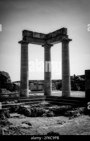 Les ruines des psithyros de stoa à l'acropole de Lindos sur l'île grecque de Rhodes. Banque D'Images