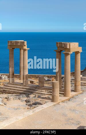 Les ruines des psithyros de stoa à l'acropole de Lindos sur l'île grecque de Rhodes. Banque D'Images