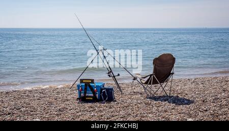 Paire de cannes à pêche sur la plage pour la mer pêche Banque D'Images
