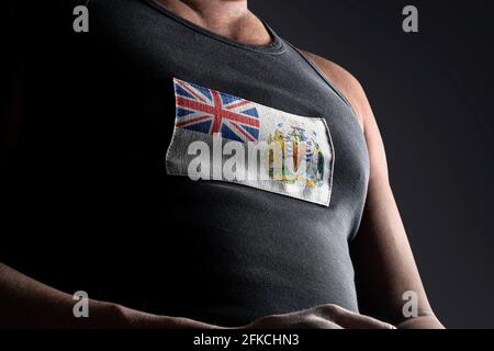 Le drapeau national du territoire de l'Antarctique britannique sur la poitrine de l'athlète Banque D'Images