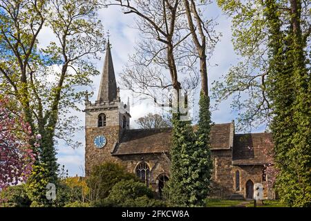 L'église All Saints Church de Ledsham, dans le Yorkshire, est une église anglo-saxonne construite en 700 après J.-C., ce qui en fait le plus ancien bâtiment existant du West Yorkshire. Banque D'Images