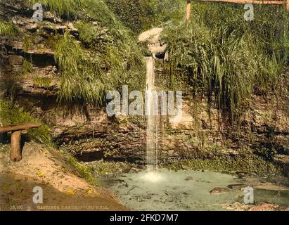 Le puits de goutte, Fairlight Glen, Hastings, Sussex vers 1890-1900 Banque D'Images