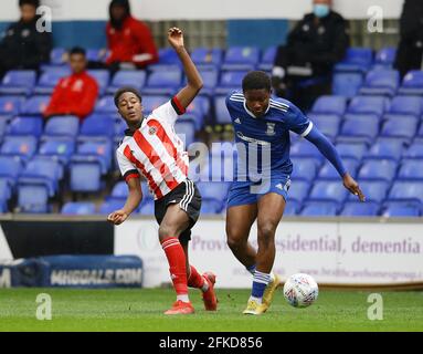 Ipswich, Angleterre, le 30 avril 2021. Andre Brooks, de Sheffield Utd, s'attaque à Edwin Agbaje, de la ville d'Ipswich, lors du match de la coupe anglaise de la jeunesse de la FA, à Portman Road, à Ipswich. Le crédit photo devrait se lire: David Klein / Sportimage crédit: Sportimage / Alay Live News Banque D'Images