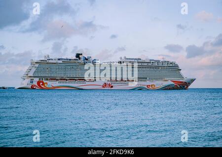 Oranjestad, Aruba Mars 2021, bateau de croisière à la plage de l'île d'Aruba Banque D'Images