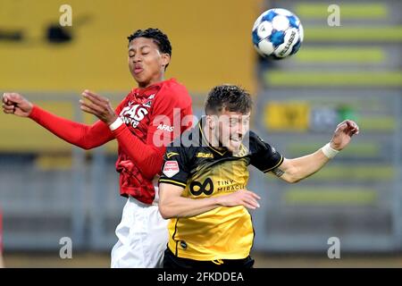 KERKRADE, PAYS-BAS - AVRIL 30 : Richonell Margaret de l'AZ U23, Dylan Vente de Roda JC pendant le match hollandais Keukenkampioen Divie entre Roda JC et AZ U23 à Parkstad Limburg Stadion le 30 avril 2021 à Kerkrade, pays-Bas (photo de Gerrit van Keulen/Orange Pictures) Banque D'Images