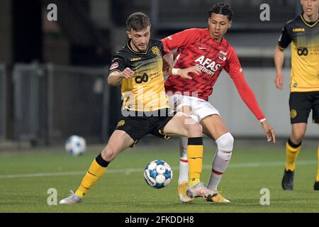 KERKRADE, PAYS-BAS - AVRIL 30 : Dylan Vente de Roda JC, Richonell Margaret pendant le match néerlandais de Keukenkampioen Divisiie entre Roda JC et AZ U23 à Parkstad Limburg Stadion le 30 avril 2021 à Kerkrade, pays-Bas (photo de Gerrit van Keulen/Orange Pictures) Banque D'Images