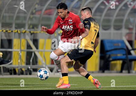 KERKRADE, PAYS-BAS - AVRIL 30 : Richhonell Margaret de l'AZ U23, Thijmen Goppel de Roda JC pendant le match néerlandais Keukenkampioen Divisiie entre Roda JC et AZ U23 à Parkstad Limburg Stadion le 30 avril 2021 à Kerkrade, pays-Bas (photo de Gerrit van Keulen/Orange Pictures) Banque D'Images