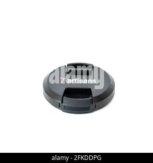 Belarus, Minsk - 26 apr 2021: 7artisans bouchon de lentille 60mm macro f2.8 isolé sur fond blanc Banque D'Images