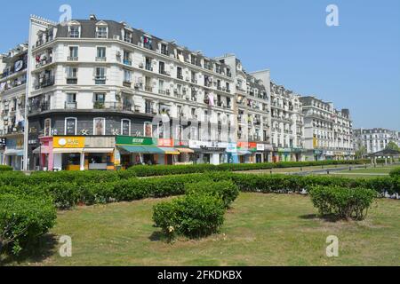 Tianducheng en Chine, bâtiments et paysage de style parisien conçus pour reproduire la ville française dans une banlieue de Hangzhou, province du Zhejiang. Banque D'Images