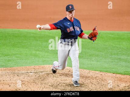 30 avr 2021: Boston Red Sox relief pichet Austin Brice #31 emplacements lors d'un match MLB entre le Boston Red Sox et les Texas Rangers au Globe Life Field à Arlington, TX Boston a battu le Texas 6-1 Albert Pena/CSM Banque D'Images