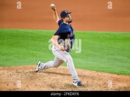 30 avril 2021 : Josh Taylor #38, lanceur de secours Boston Red Sox, lors d'un match MLB entre le Boston Red Sox et les Texas Rangers au Globe Life Field d'Arlington, au Texas Boston a battu le Texas 6-1 Albert Pena/CSM Banque D'Images