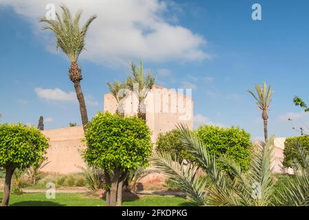 Maroc, Marrakech, Bab el Raha Bab Debagh porte de la ville, murs de la Médina antique, parc, ensoleillé Banque D'Images