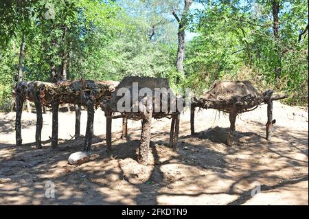 Les abatteuses de sel travaillant à l'ancienne usine de sel de Baleni à Limpopo, en Afrique du Sud Banque D'Images