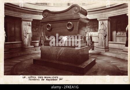 tombeau de Napoléon 1er, Empereur des Français sous le Dôme des Invalides à Paris Banque D'Images