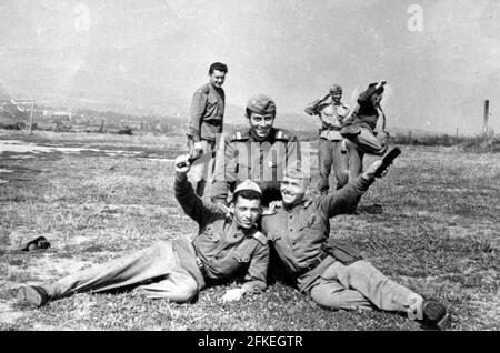 Photo d'archives des soldats bulgares hors service vers 1958 Banque D'Images