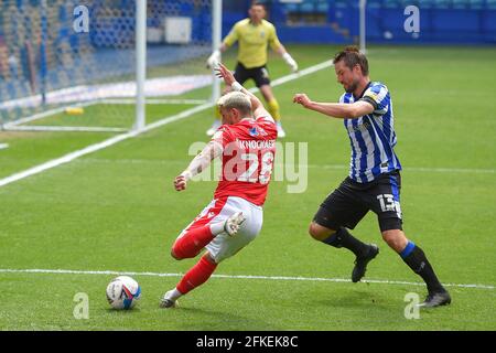 SHEFFIELD, ROYAUME-UNI. 1ER MAI Anthony Knockaert (28) de la forêt de Nottingham contras le Baal et tient Julian Bšrner de Sheffield mercredi pendant le match de championnat de Sky Bet entre Sheffield mercredi et la forêt de Nottingham à Hillsborough, Sheffield le samedi 1er mai 2021. (Credit: Jon Hobley | MI News) Credit: MI News & Sport /Alay Live News Banque D'Images