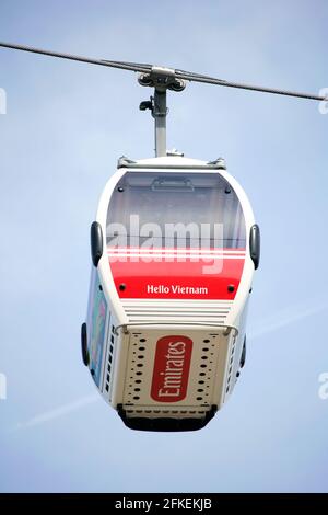 LONDRES - 26 MAI : gondoles du téléphérique Emirates Air Line, ouvert en juin 2012, géré par TFL, relie la péninsule de Greenwich à Royal Dock, à 1 km Banque D'Images