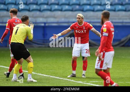 SHEFFIELD, ROYAUME-UNI. 1ER MAI Anthony Knockaert (28) de Nottingham Forest argue avec Keiran Westwood de Sheffield mercredi lors du match de championnat Sky Bet entre Sheffield mercredi et Nottingham Forest à Hillsborough, Sheffield, le samedi 1er mai 2021. (Credit: Jon Hobley | MI News) Credit: MI News & Sport /Alay Live News Banque D'Images