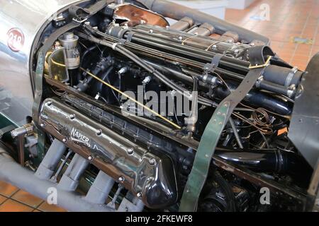 Moteur aérodynamique Lion dans la voiture-record Napier-Railton. ERA Shed, Brooklands Museum, Weybridge, Surrey, Angleterre, Grande-Bretagne, Royaume-Uni, Royaume-Uni, Europe Banque D'Images