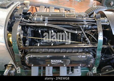 Moteur aérodynamique Lion dans la voiture-record Napier-Railton. ERA Shed, Brooklands Museum, Weybridge, Surrey, Angleterre, Grande-Bretagne, Royaume-Uni, Royaume-Uni, Europe Banque D'Images