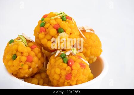 Indian Mithai Jodhpuri Laddu également appelé Boondi ou Bundi Ladoo Fried à Desi ghee. Meetha Laddoo est surtout populaire au Rajasshani Punjabi Bengali Gujra Banque D'Images