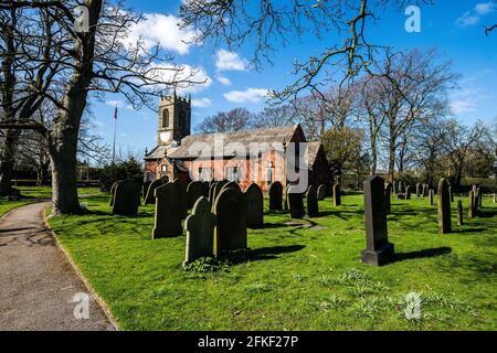 L'ancienne église historique de Saint-Michel à Hoole, dans le Lancashire. Banque D'Images
