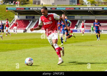 NORTHAMPTON, ANGLETERRE. 1ER MAI : Mickel Miller de Northampton Town pendant la première moitié de la Sky Bet League un match entre Northampton Town et Blackpool au PTS Academy Stadium, Northampton le samedi 1er mai 2021. (Credit: John Cripps | MI News) Credit: MI News & Sport /Alay Live News Banque D'Images