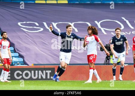 LONDRES, ROYAUME-UNI. 1ER MAI Jake Cooper de Millwall célèbre le troisième but de son équipe lors du match de championnat Sky Bet entre Millwall et Bristol City à la Den, Londres, le samedi 1er mai 2021. (Credit: Ivan Yordanov | MI News) Credit: MI News & Sport /Alay Live News Banque D'Images