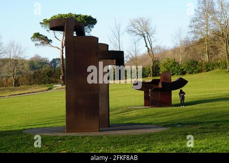 Le musée Chillida-Leku est un grand espace de jardins et de forêts et une ferme rénovée, où le sculpteur basque Eduardo Chillida a localisé son lar Banque D'Images