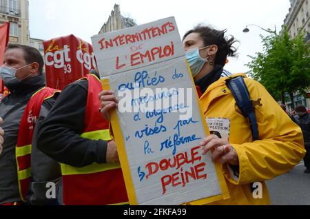 Défilé du jour de mai à Paris, dans un climat de tension dès le début. Blackbocks a entravé le bon déroulement de la marche des syndicats malgré la police Banque D'Images