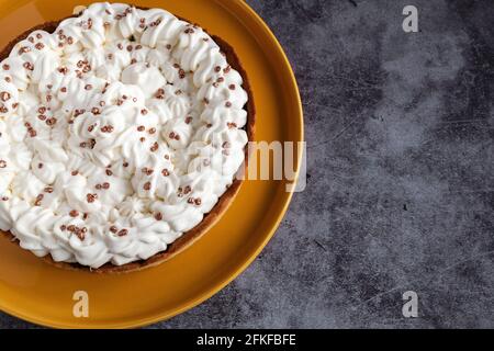 Délicieux gâteau à la vanille maison avec pacanes Banque D'Images