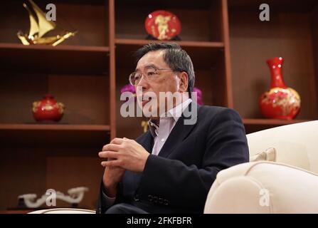 Hong Kong, Chine. 30 avril 2021. Andrew Leung, président du Conseil législatif (LegCo) de la région administrative spéciale de Hong Kong (HKSAR), parle dans une interview avec Xinhua à Hong Kong, dans le sud de la Chine, le 30 avril 2021. POUR ALLER AVEC 'Interview: Hong Kong LegCo Président confiant dans une législature plus efficace' crédit: Lui Siu Wai/Xinhua/Alay Live News Banque D'Images