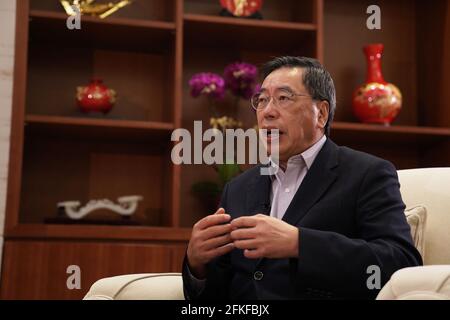 Hong Kong, Chine. 30 avril 2021. Andrew Leung, président du Conseil législatif (LegCo) de la région administrative spéciale de Hong Kong (HKSAR), parle dans une interview avec Xinhua à Hong Kong, dans le sud de la Chine, le 30 avril 2021. POUR ALLER AVEC 'Interview: Hong Kong LegCo Président confiant dans une législature plus efficace' crédit: Lui Siu Wai/Xinhua/Alay Live News Banque D'Images
