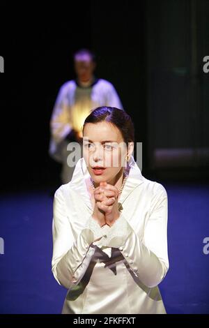 Olivia Williams (Beatrice-Joanna) dans LE CHANGELING par Middleton & Rowley à BITE:06, Barbican Theatre, Londres EC2 15/05/2006 un cheek par jowl / les Gemeaux / Sceaux / scène nationale: Grand théâtre de Luxembourg co-production design: Nick Ormerod Lighting: Judith Greenwood mouvement: Jane Gibson Fats: Terry King réalisateur: Decnlan Banque D'Images