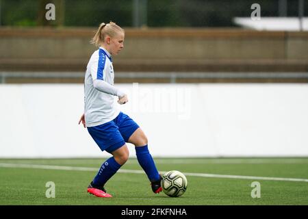 Carouge, Suisse. 1er mai 2021. 1er mai 2021, Carouge, Stade de la Fontenette, AXA Super League féminine : Servette FC Chenois Feminin - FC St.Gall-Staad, # 21 Céline Bradke (St. Gallen-Staad) en action, sur le ballon (Suisse/Croatie) Credit: SPP Sport Press photo. /Alamy Live News Banque D'Images