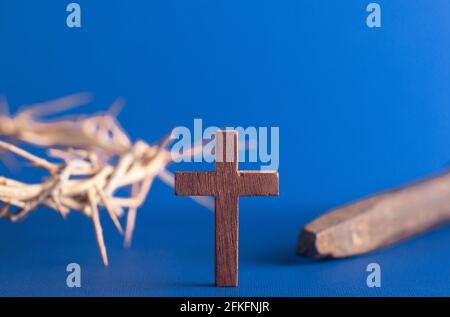 Symboles de la Crucifixion avec un Nail et la couronne De Throns Banque D'Images