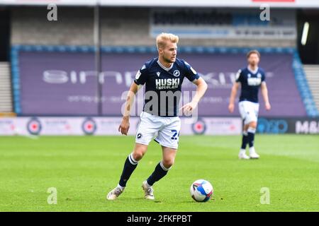 LONDRES, ROYAUME-UNI. 1ER MAI Billy Mitchell de Millwall en action pendant le match de championnat Sky Bet entre Millwall et Bristol City à la Den, Londres, le samedi 1er mai 2021. (Credit: Ivan Yordanov | MI News) Credit: MI News & Sport /Alay Live News Banque D'Images