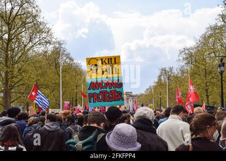 Londres, Royaume-Uni. 1er mai 2021. Tuez la manifestation Bill dans le Mall, Westminster. Des milliers de personnes ont défilé dans le centre de Londres pour protester contre le projet de loi sur la police, la criminalité, la peine et les tribunaux. Banque D'Images