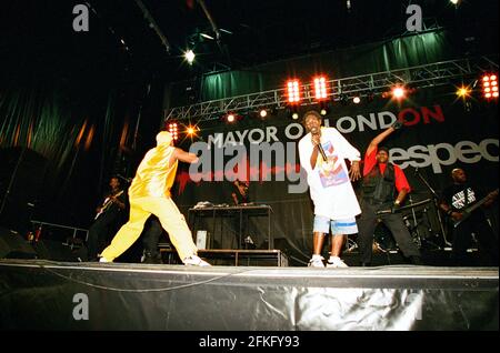 Public Enemy qui se produit au festival anti-racisme respect 03, 19 juillet 2003, The Millenium Dome, Greenwich, Londres, Angleterre, Royaume-Uni. Banque D'Images