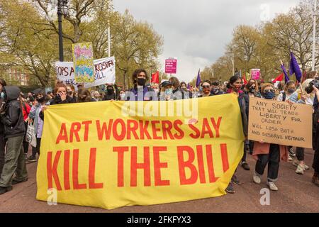 Londres, Royaume-Uni. 1er mai 2021. Les travailleurs d'art et les syndicats de la manifestation « Kill the Bill », abattu à St. James's Park, luttant contre l'adoption de la loi sur la police et le crime. (Photo de Belinda Jiao/SOPA Images/Sipa USA) crédit: SIPA USA/Alay Live News Banque D'Images