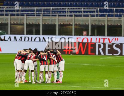 Milan, Italie. 1er mai 2021. AC Milan joueurs pendant la série UN match de football 2020/21 entre AC Milan contre Benevento Calcio au stade Giuseppe Meazza, Milan, Italie le 01 mai 2021 - photo FCI/Fabrizio Carabelli/LM crédit: Live Media Publishing Group/Alay Live News Banque D'Images