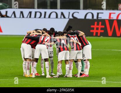 Milan, Italie. 1er mai 2021. AC Milan joueurs pendant la série UN match de football 2020/21 entre AC Milan contre Benevento Calcio au stade Giuseppe Meazza, Milan, Italie le 01 mai 2021 - photo FCI/Fabrizio Carabelli/LM crédit: Live Media Publishing Group/Alay Live News Banque D'Images